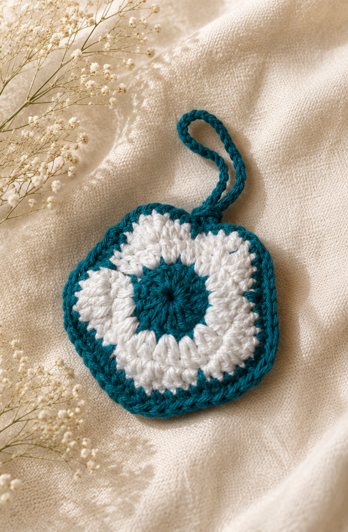 teal-white-crochet-flower-bag-charm-mini-pouch